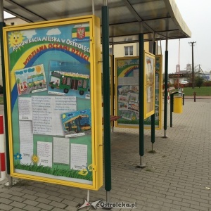 Tak MZK w Ostrołęce widzą dzieci: Wyjątkowa wystawa na autobusowych przystankach [ZDJĘCIA]