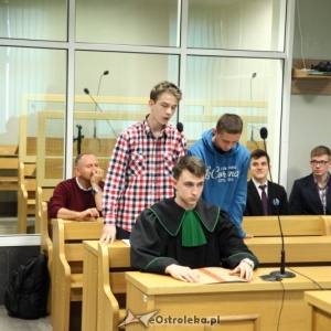 Ostrołęka: Uczniowie II SLO stanęli przed sądem oskarżeni o handel narkotykami [ZDJĘCIA]