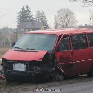 Wypadek w Zabrodziu: Po czołowym zderzeniu dwóch vw jedna osoba trafiła do szpitala [ZDJĘCIA]