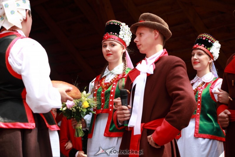W tym roku w rolę nowożeńców wcielili się członkowie zespołu Kurpianka z Kadzidła/fot. eOstrołęka.pl