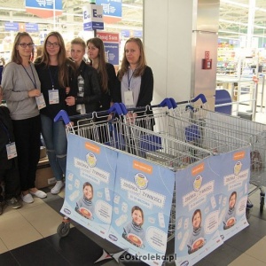 Dziś drugi dzień akcji „Podziel się posiłkiem” w ostrołęckim Tesco