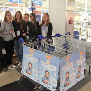 Dziś drugi dzień akcji &#8222;Podziel się posiłkiem&#8221; w ostrołęckim Tesco