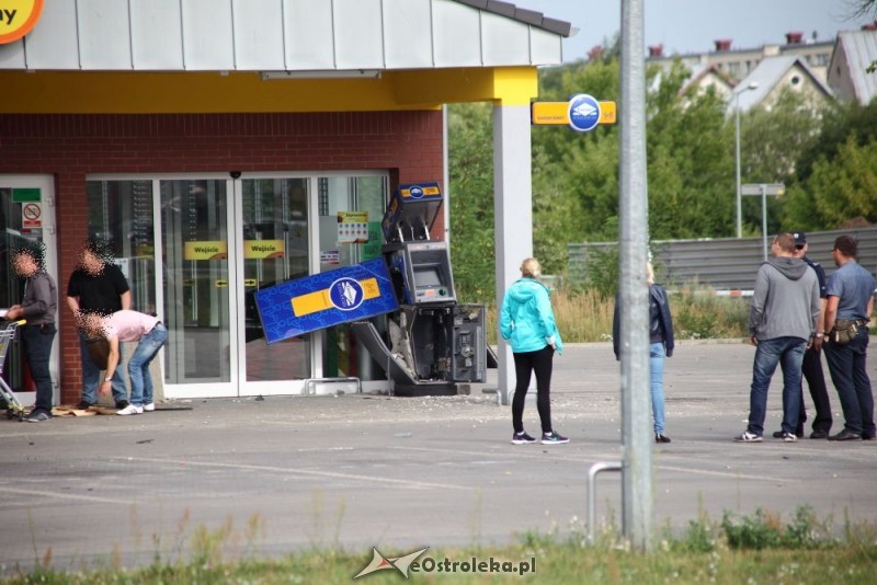 Eksplozja ładunków wybuchowych całkowicie zniszczyła bankomat, fot. eOstrołęka.pl