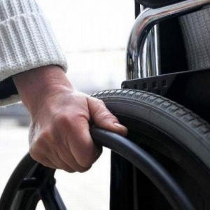 Pod pozorem pomocy okradli niepełnosprawnego