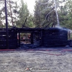 Kadzidło: Pożar zabytkowych budynków w Zagrodzie Kurpiowskiej [ZDJĘCIA]