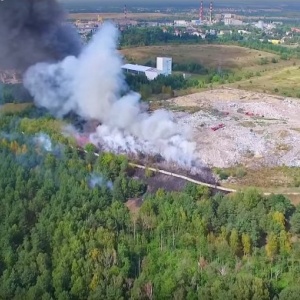 Pożar wysypiska z lotu ptaka. Zobacz WIDEO!