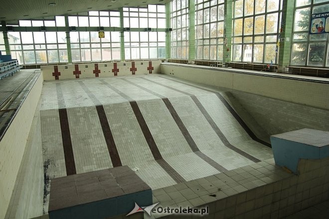 Budynek po starym basenie można kupić już za nieco ponad 2 miliony złotych/fot. eOstrołęka.pl