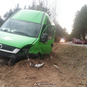 Wypadek autobusu w Łęgu Przedmiejskim: Ranna jedna osoba [ZDJĘCIA]
