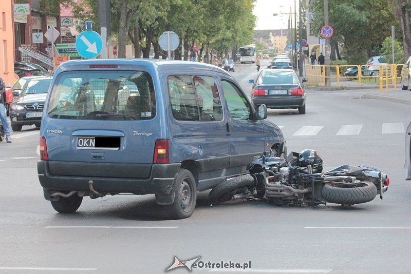 Po zderzeniu z citrenem motocyklista z obrażeniami ciała trafił do szpitala, fot. eOstrołęka.pl