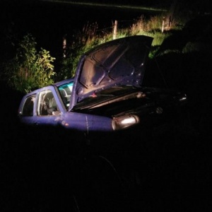 Kierowca uciekł z miejsca wypadku. W samochodzie zostawił ranną 60-latkę [FOTO]