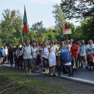 Pielgrzymka na Jasną Górę coraz bliżej Częstochowy [WIDEO]