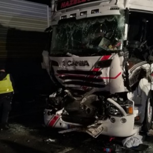 Śmiertelny wypadek na S8. Zginął kierowca białoruskiej ciężarówki (wideo)