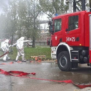 Pożar zbiornika z mazutem w ostrołęckich zakładach Stora Enso [ZDJĘCIA]