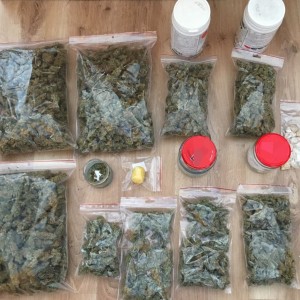 Mława: Policjanci zabezpieczyli 2 kilogramy narkotyków [ZDJĘCIA]