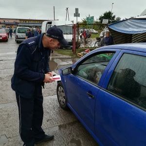 Kolejna odsłona policyjnej akcji na miejskim targowisku [ZDJĘCIA]