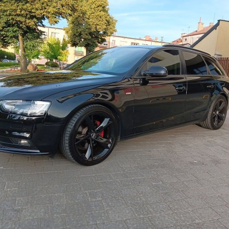 Nocny skok na posesję. Złodzieje ukradli auto warte 60 tys. zł