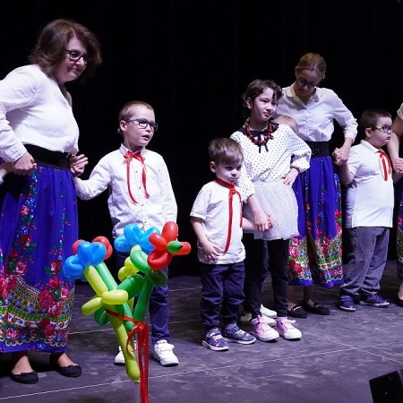 Śpiew, taniec i kurpiowska tradycja – III Przegląd Teatralny Osób Niepełnosprawnych w Ostrołęce [WIDEO, ZDJĘCIA]