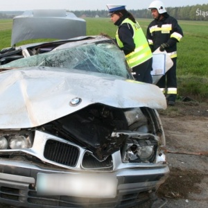 Wypadek. Pijany kierowca wiózł żonę i dwójkę dzieci