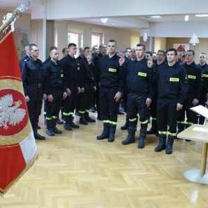Ślubowanie nowych strażaków w PSP Ostrołęka [ZDJĘCIA]