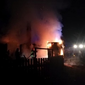 Pożar w Gaczyskach. Spłonął dom należący do starszej kobiety [ZDJĘCIA]