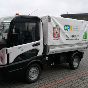 Elektryczny pojazd zasilił szeregi Ostrołęckiego Przedsiębiorstwa Komunalnego Sp. z o.o. [ZDJĘCIA]