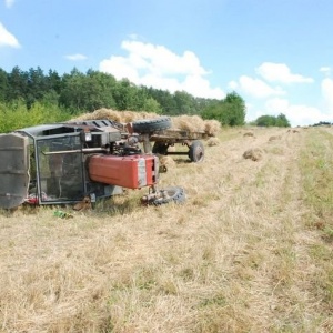 Wypadek na polu! Dziecko przygniecione przez ciągnik 