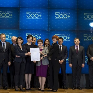 Szydło: 18 banków dołącza do przyjaciół programu „Rodzina 500 plus”