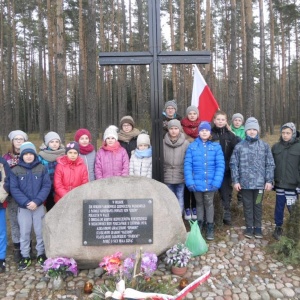 Łyse: Uczniowie z SIGiE oddali hołd Żołnierzom Wyklętym