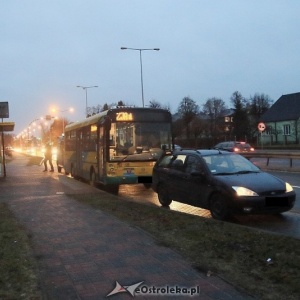 Ostrołęka: Kolizja z autobusem przy ulicy Traugutta [ZDJĘCIA]