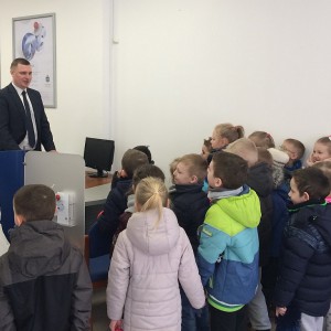 Uczniowie „dziesiątki” z wizytą w polskim banku [ZDJĘCIA]