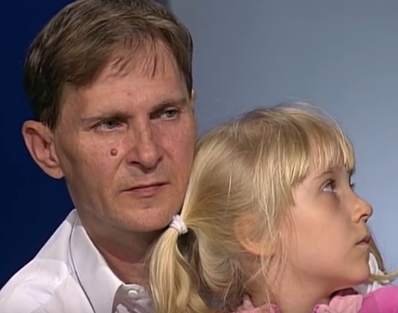 Dariusz Szulc z córką Mileną w programie "Sprawa dla Reportera", fot. TVP