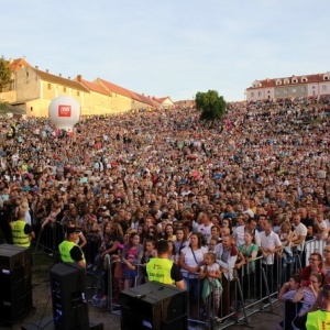 Tłumy imprezowiczów na Dniach Łomży. Zagrał zespół Akcent [ZDJĘCIA]