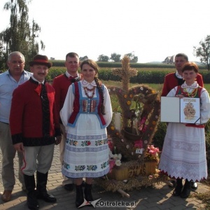 Wieniec z Łączek zwyciężył na dożynkach Diecezji Łomżyńskiej w Kobylinie [ZDJĘCIA]