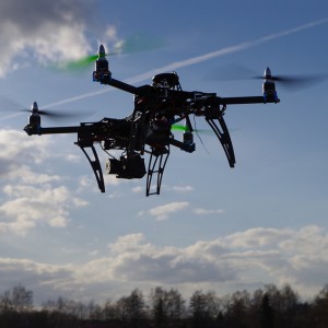 Po polskim niebie lata już ponad 100 tysięcy dronów, a ich liczba stale rośnie [WIDEO]