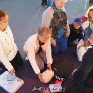 &#8222;Dzieci ratują życie&#8221;: Uliczne pokazy pierwszej pomocy w Ostrołęce