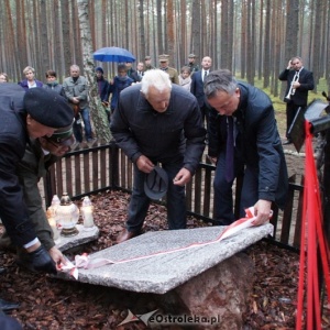 Odsłonięcie tablicy na mogile Żołnierzy Wyklętych w Łodziskach [WIDEO, ZDJĘCIA]