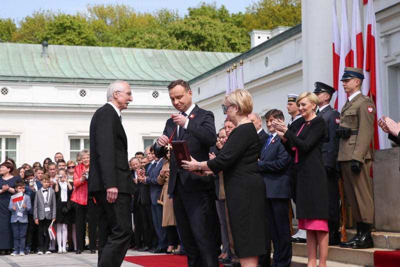Prezydent odznaczył przedstawicieli środowisk polonijnych (fot. Andrzej Hrechorowicz / KPRP)