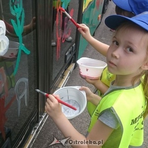 Dzień Dziecka z MZK: Przedszkolaki pomalowały autobus [ZDJĘCIA]