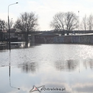 Ostrołęka: Stan rzeki Narew znów poszedł w górę. Coraz bliżej stanu ostrzegawczego