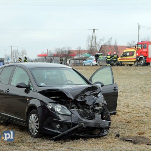 Wypadek na DK-61. Dwie osoby trafiły do szpitala [ZDJĘCIA]