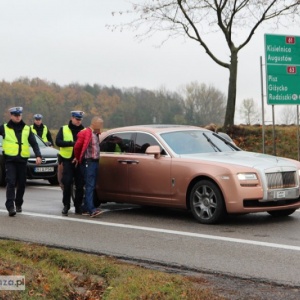 Policyjny pościg za rolls-royce&#8217;em krajową 61 [ZDJĘCIA]