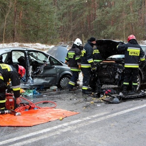 Wypadek na DK 61: 4 osoby ranne, utrudnienia na trasie Ostrołęka-Łomża [WIDEO, ZDJĘCIA]