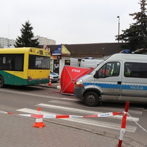 Wypadek przy dworcu PKS. Śmierć pod kołami autobusu [ZDJĘCIA]