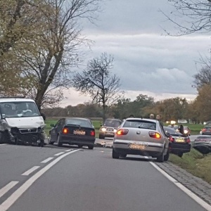 Dwie osoby ranne w zderzeniu trzech aut pod Kadzidłem [ZDJĘCIA]