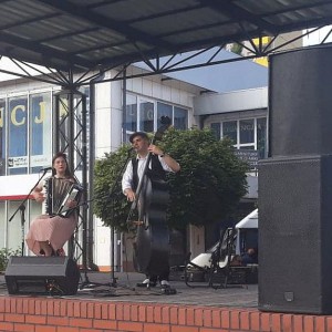 Kulturalnie przy fontannie i koncert „Przedwojenne piosenki” [FOTO]