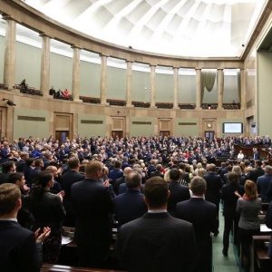 Sejm uczcił uchwałą 1050-lecie chrztu Polski