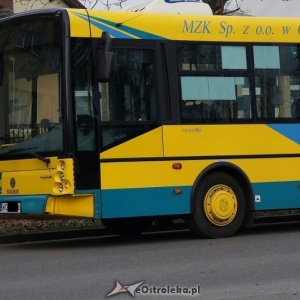 Kolizja z autobusem na osiedlu Stacja [ZDJĘCIA]