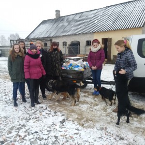 Uczniowie „dwójki” ponownie wsparli schronisko Canis z Kruszewa [ZDJĘCIA]