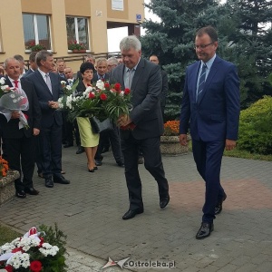 Odsłonięcie pomnika ku czci Henryka Lenarciaka w Baranowie [ZDJĘCIA]