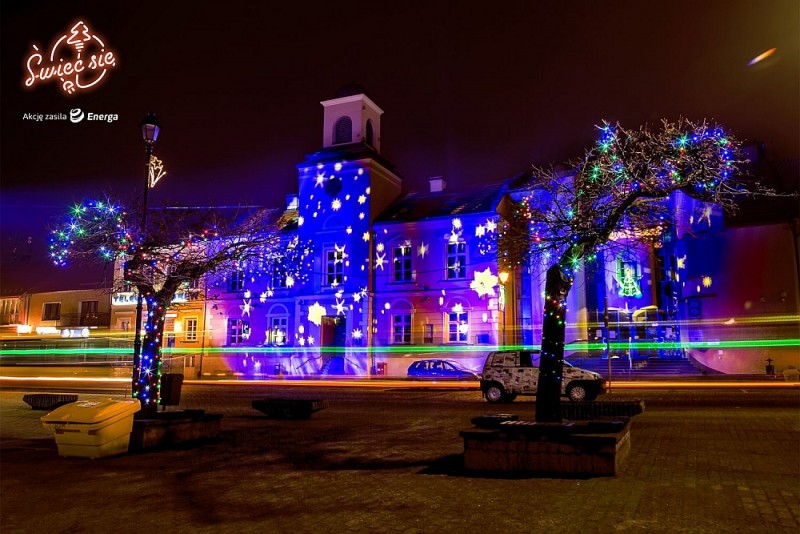 świąteczna iluminacja na łomżyńskim Ratuszu - foto Piotr Barbachowski